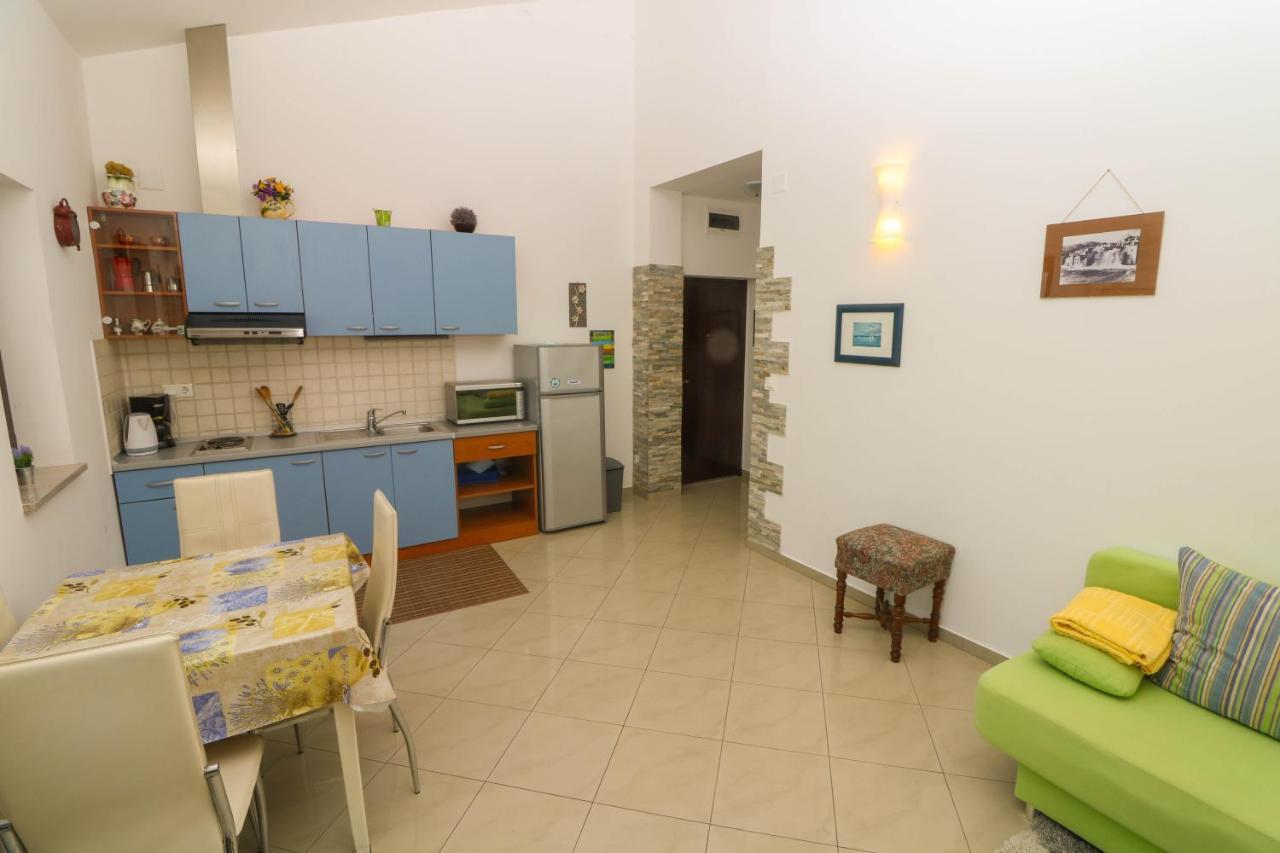 Apartments Blue And Green With Balcony Baska  Exterior photo